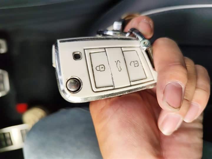 Фото 9 - Volkswagen Tiguan L Pro