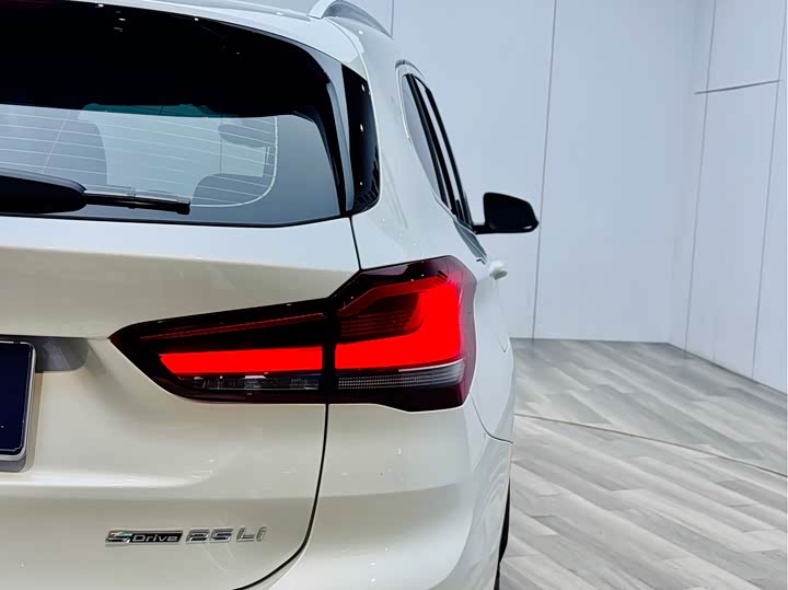 Фото 2 - BMW X1