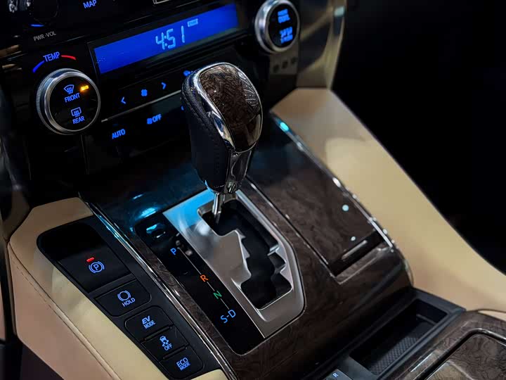 Фото 9 - Toyota Alphard