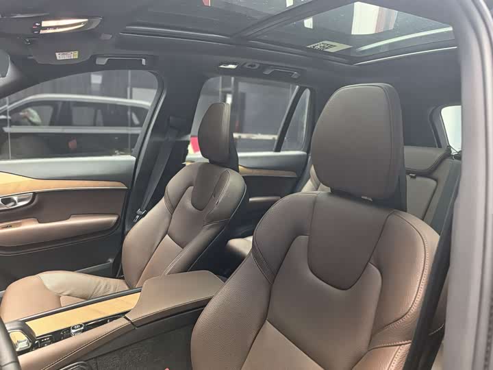 Фото 7 - Volvo XC90