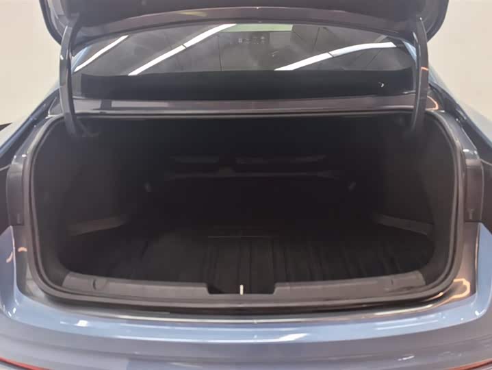 Фото 4 - Geely Preface