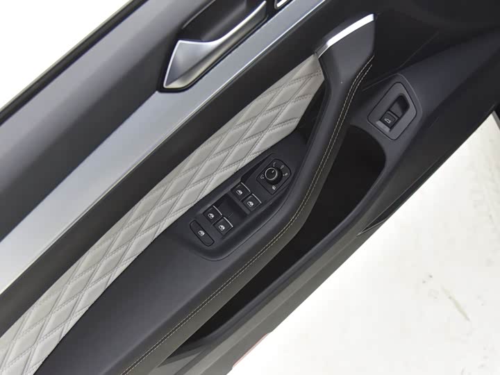 Фото 7 - Volkswagen Magotan