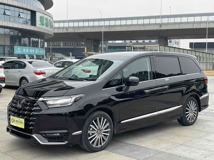 Фото 1 - Honda Elysion