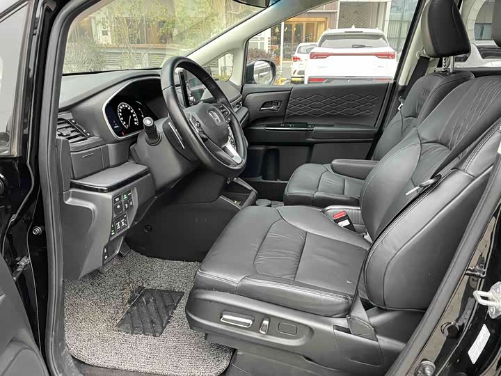 Фото 4 - Honda Elysion