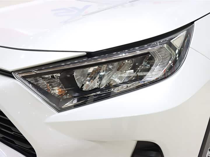 Фото 7 - Toyota RAV4