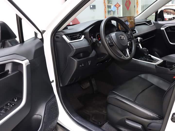 Фото 9 - Toyota RAV4