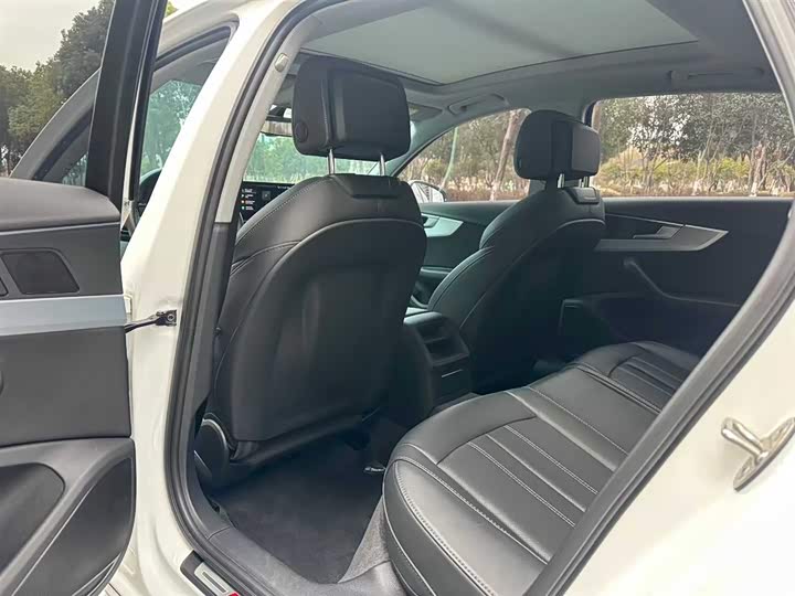 Фото 7 - Audi A4L