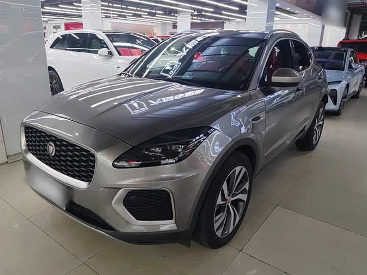 Фото 2 - Jaguar E-Pace
