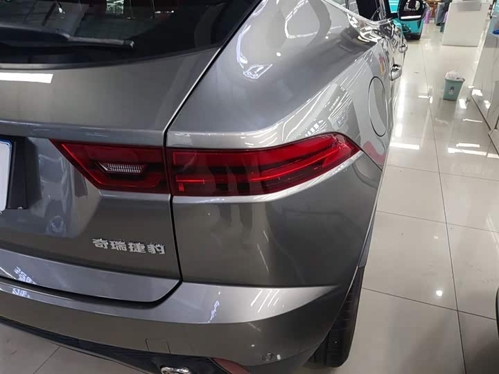 Фото 8 - Jaguar E-Pace