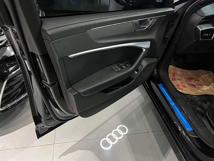 Фото 6 - Audi A6L