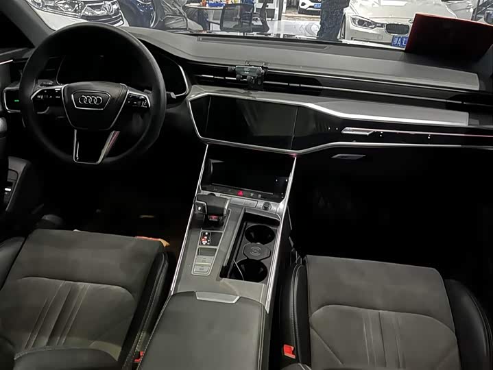 Фото 8 - Audi A6L