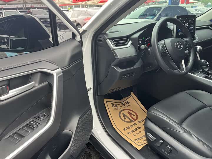 Фото 8 - Toyota Wildlander