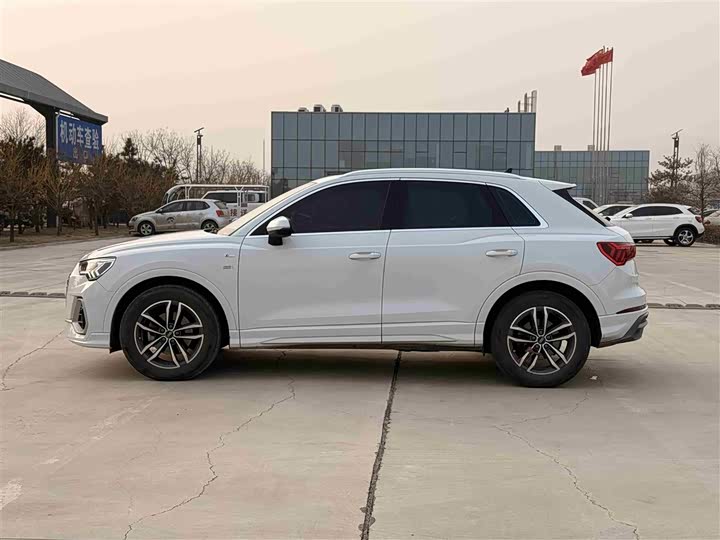 Фото 4 - Audi Q3