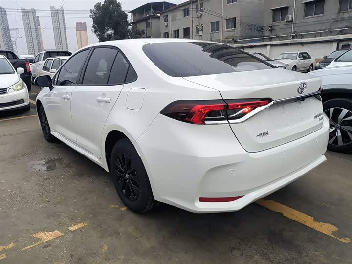 Фото 5 - Toyota Corolla