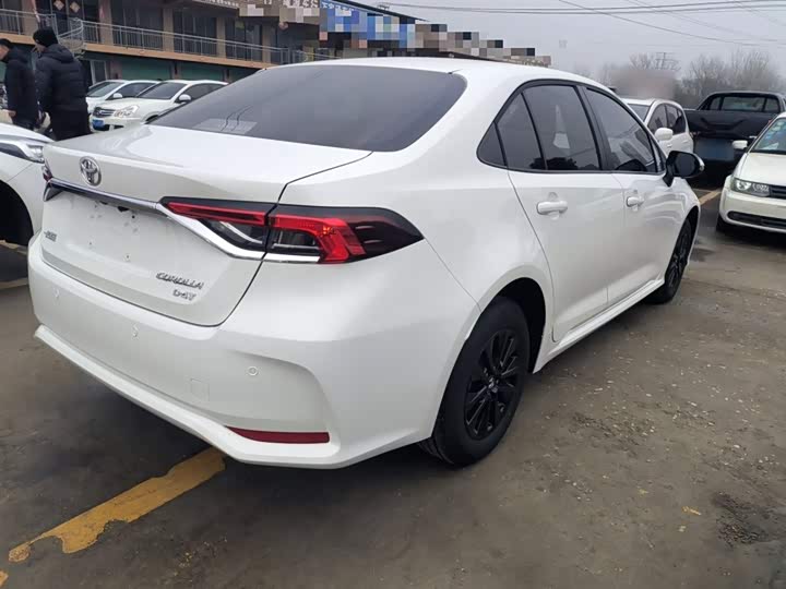 Фото 7 - Toyota Corolla