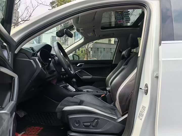 Фото 4 - Audi Q3