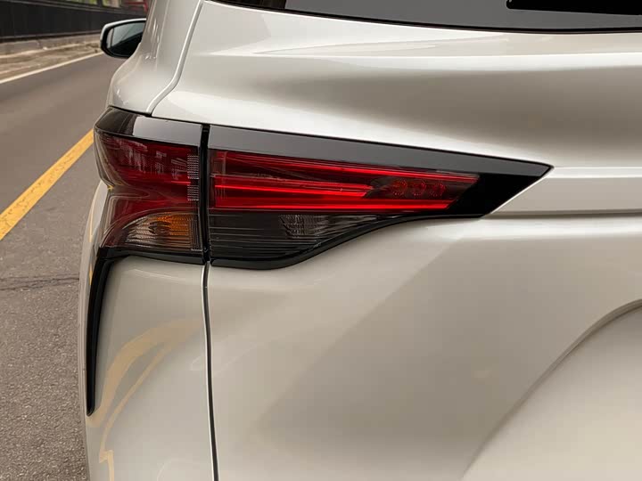 Фото 4 - Toyota Sienna