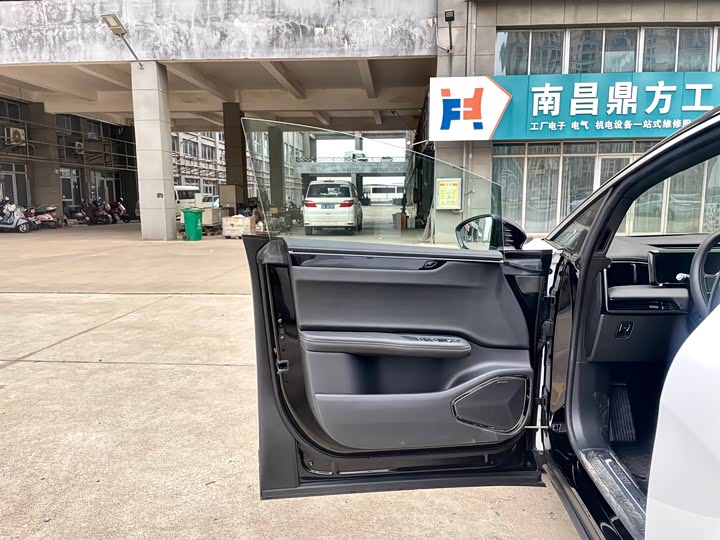 Фото 11 - HiPhi X