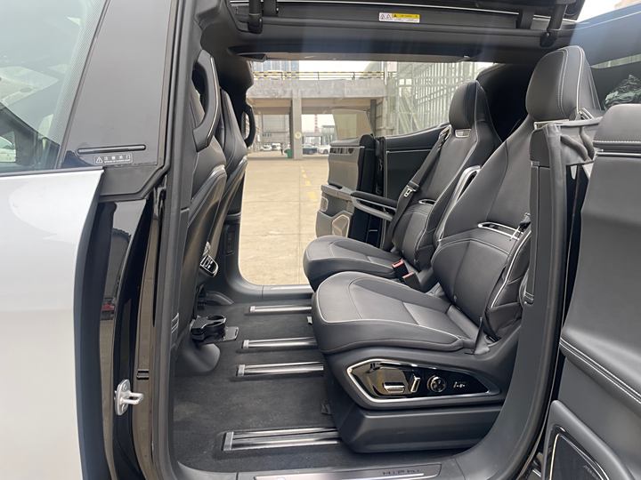 Фото 13 - HiPhi X