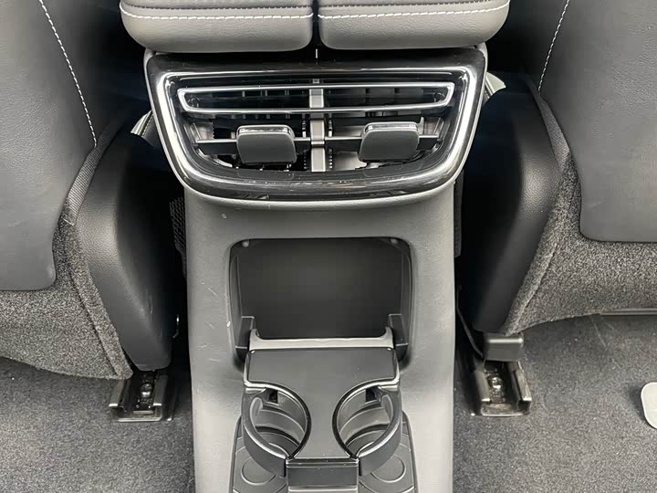 Фото 14 - HiPhi X