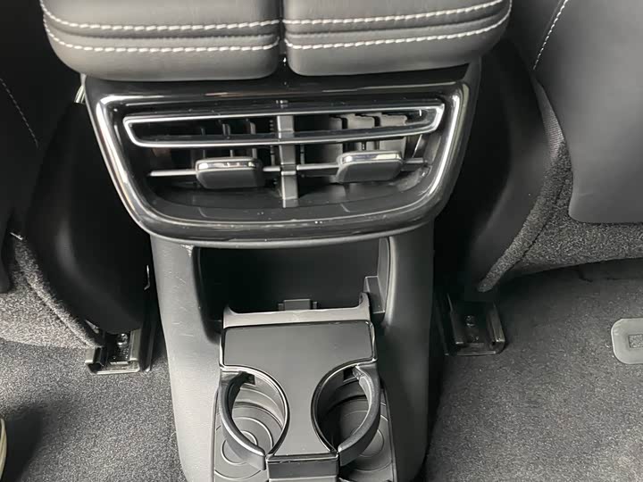 Фото 13 - HiPhi X