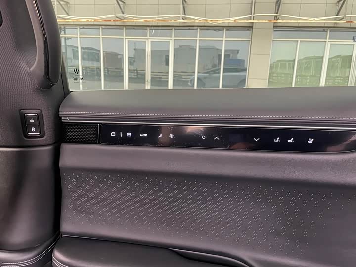 Фото 14 - HiPhi X