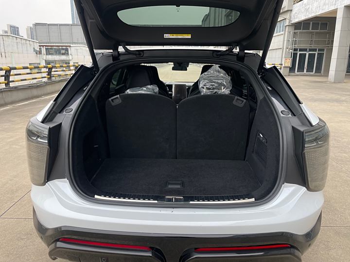 Фото 18 - HiPhi X