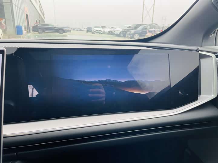 Фото 6 - HiPhi Y