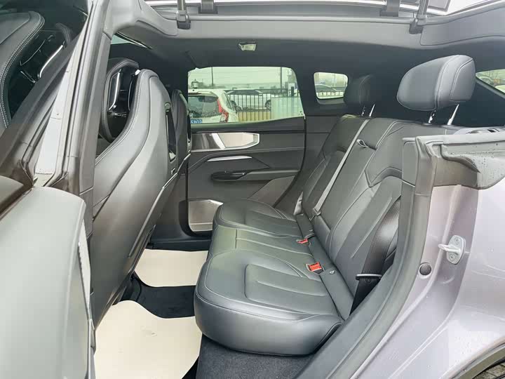 Фото 8 - HiPhi Y