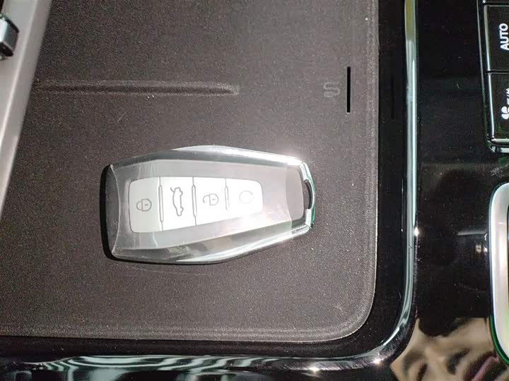 Фото 9 - Geely Atlas