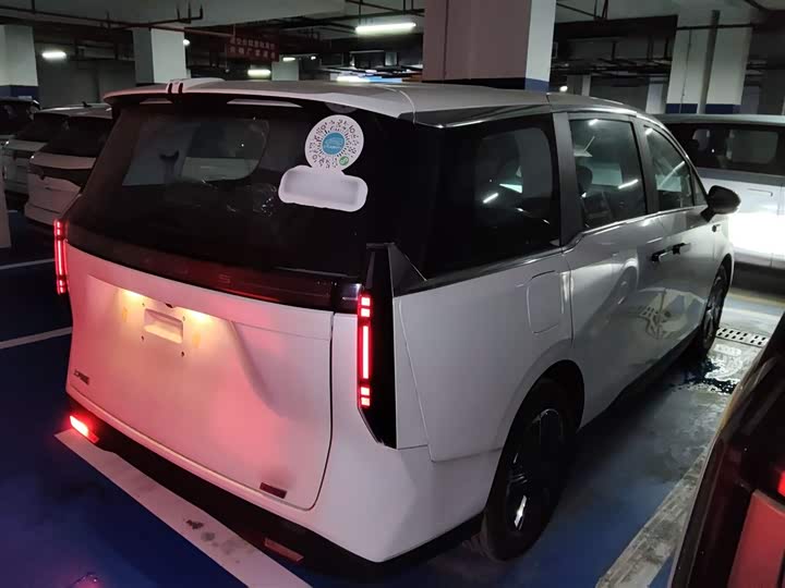 Фото 7 - Maxus Mifa 7