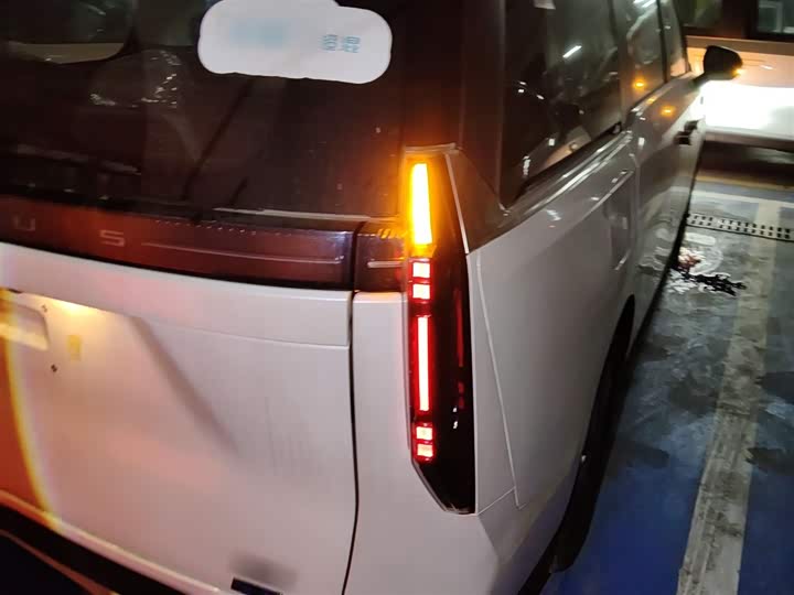 Фото 8 - Maxus Mifa 7