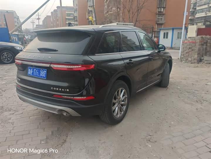 Фото 2 - Lincoln Corsair