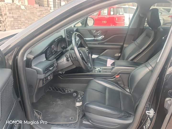 Фото 3 - Lincoln Corsair