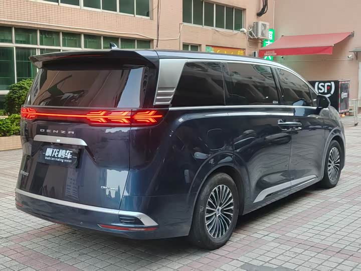 Фото 8 - Denza D9