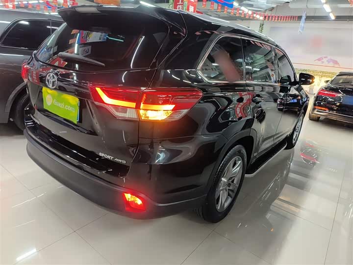 Фото 7 - Toyota Highlander