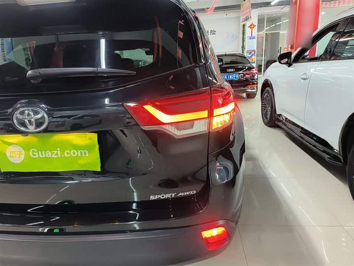 Фото 8 - Toyota Highlander