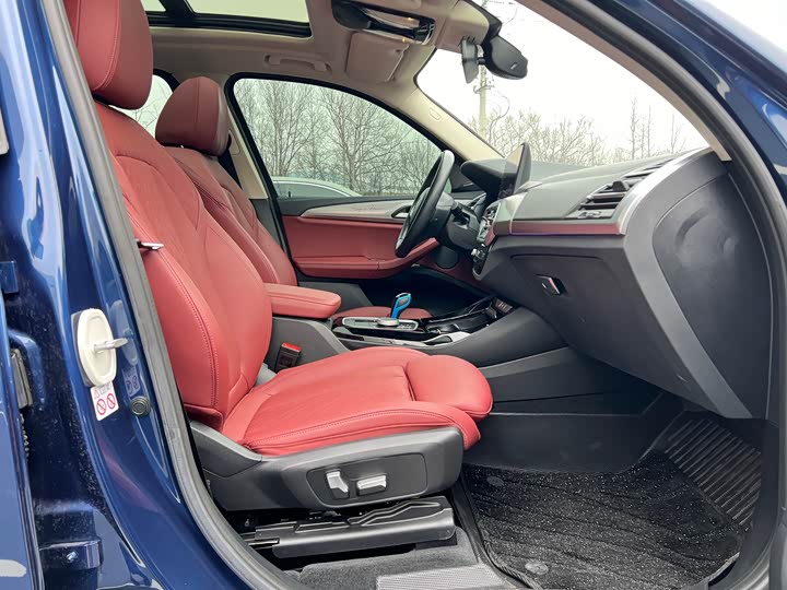 Фото 8 - BMW iX3