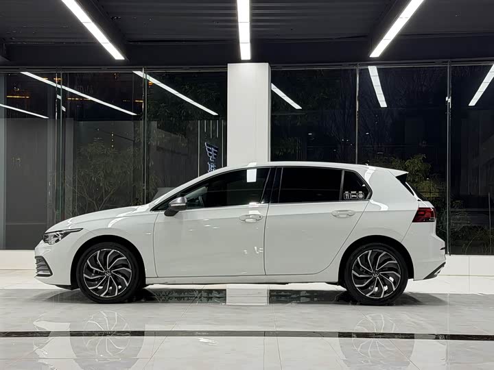 Фото 3 - Volkswagen Golf