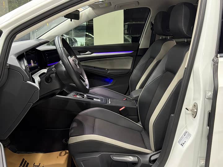 Фото 8 - Volkswagen Golf