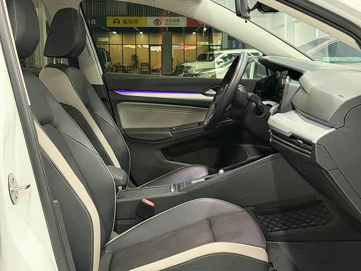 Фото 9 - Volkswagen Golf