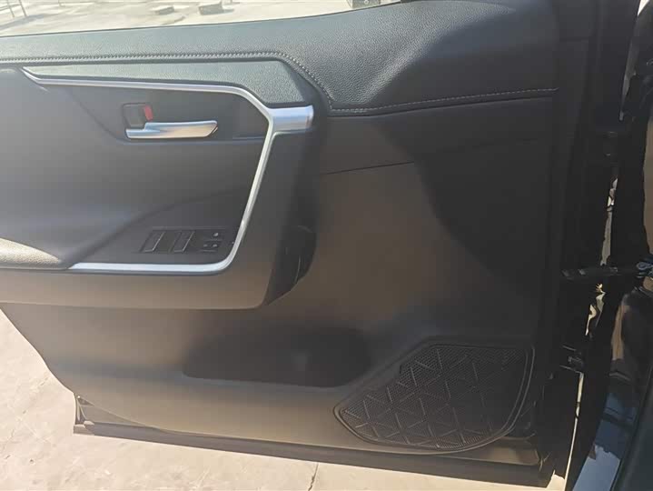 Фото 7 - Toyota Wildlander