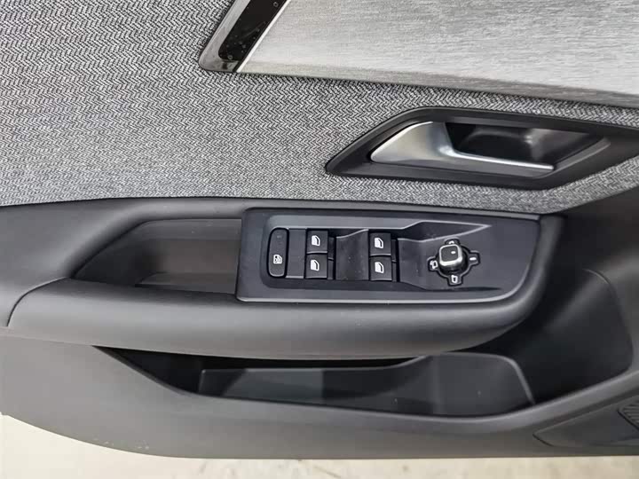 Фото 8 - Citroen C5 X