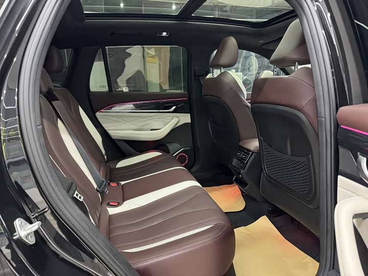 Фото 7 - Geely Monjaro