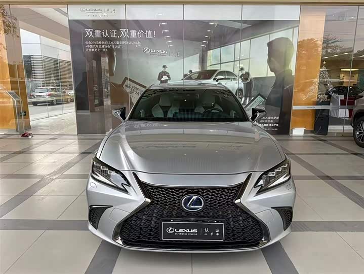 Фото 2 - Lexus ES