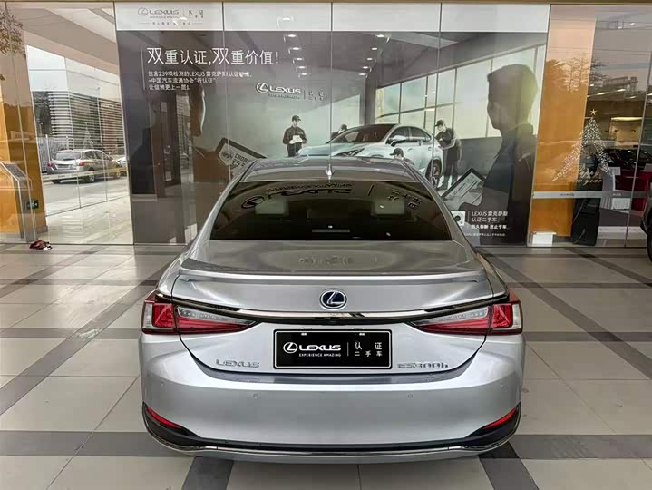 Фото 3 - Lexus ES