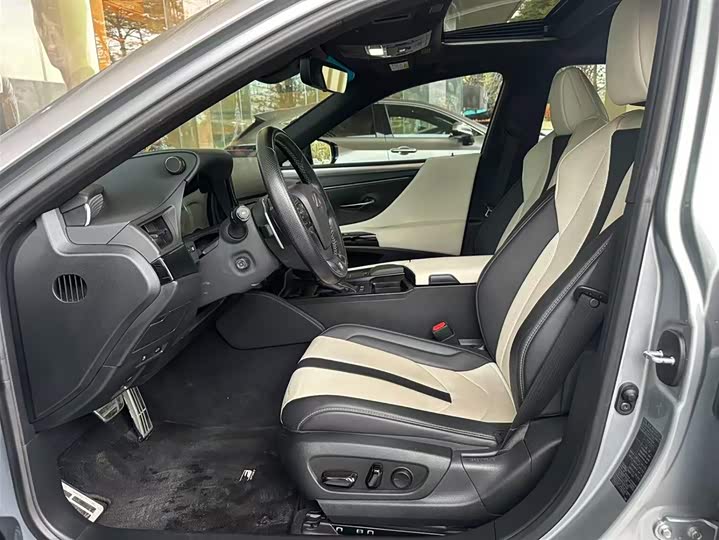 Фото 4 - Lexus ES