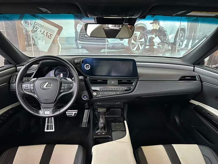 Фото 6 - Lexus ES