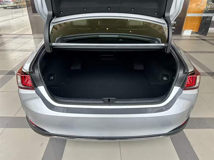 Фото 7 - Lexus ES