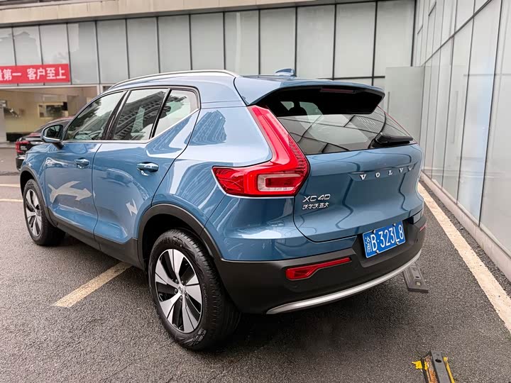 Фото 6 - Volvo XC40